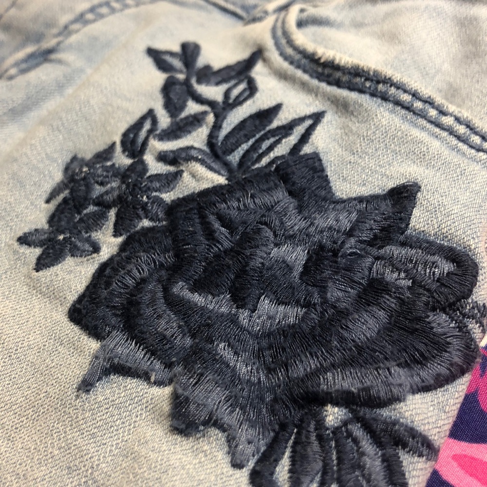Denim Floral Shorts - Picture 4 of 4